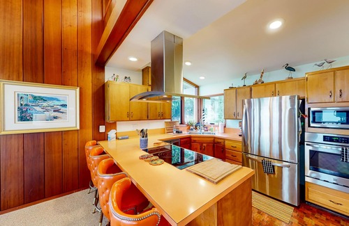 Vashon Island House | Stunning waterfront escape with patio, beach access, & gorgeous bay views