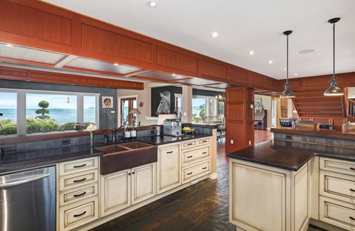 Courtenay House | Stunning waterfront home at Gartley Beach, close to King Fisher resort and Spa.