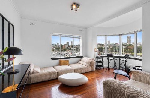 Elizabeth Bay Apartment | Stunning Waterfront Haven with Majestic Views