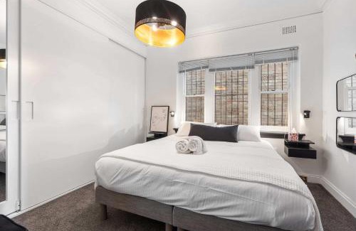 Elizabeth Bay Apartment | Stunning Waterfront Haven with Majestic Views