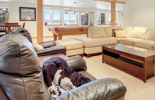 Rideau Lakes House | Stunning waterfront home nestled in a private bay on Opinicon Lake, pet friendly