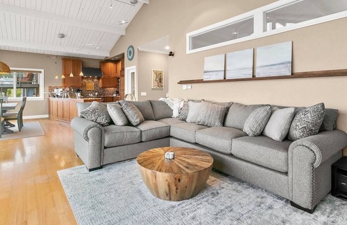 Seattle Metro Area House | Stunning waterfront home. Family/Corporate Retreat