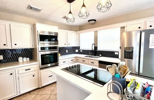 Willis House | Stunning Waterfront Lakehouse at Shadow Bay