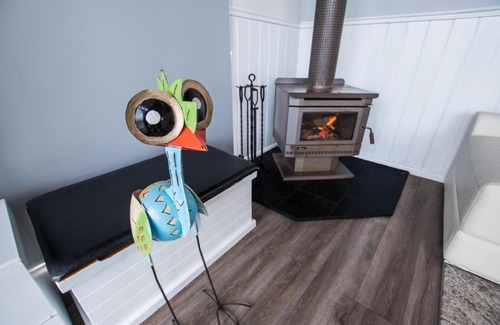 Kilcunda House | Stunning Waterfront only 10 minutes to Phillip Island - FREE EV UNIT 7kW for electric cars - pet friendly, fireplace FREE WIFI wine & chocolates