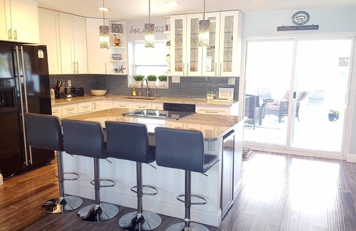 Tampa Shores House | STUNNING WATERFRONT RESORT EXPERIENCE!