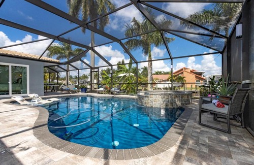Caloosahatchee House | Stunning Waterfront Villa Direct Gulf Access, Kayaks, Heated Pool Sanctuary on Savona