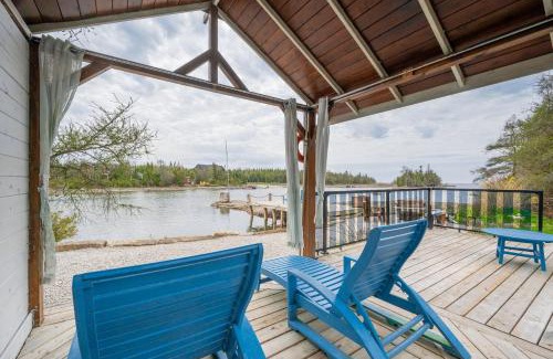 Stokes Bay House | Stunning Waterfront W Spa Dog Run