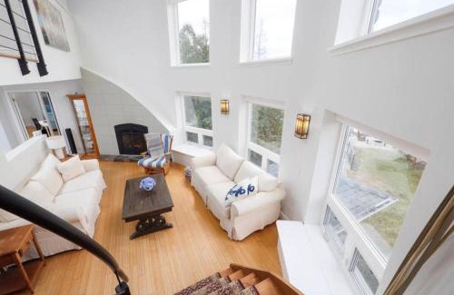 Stokes Bay House | Stunning Waterfront W Spa Dog Run