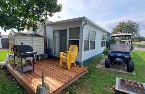 Sherkston Cottage | Stunning waterview, walk to the beach specious cottage on Lake Erie