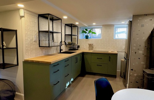 Carlingwood - McKellar Park - Laurentien View Apartment | Stunning Westboro 1BR
