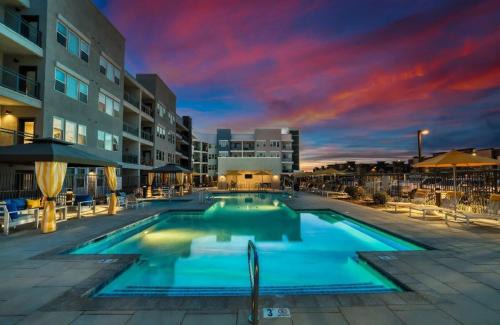 Glendale Sports and Entertainment District Apartment | Stunning Westgate CozySuites by stadium with pool 12
