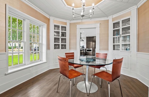 The Peninsula House | Stunning White Rock Oasis - 3 Bedroom w bonus room/office