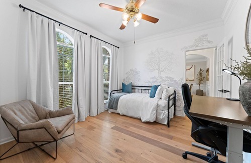 The Woodlands House | Stunning Woodlands Hideaway Home W/ Pool Close to Shopping/Restaurants!