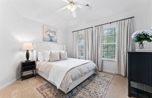 The Woodlands House | Stunning Woodlands Hideaway Home W/ Pool Close to Shopping/Restaurants!
