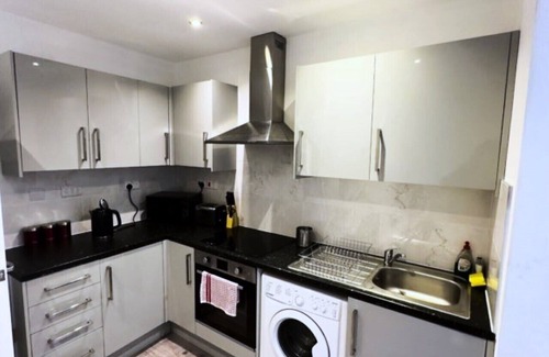 Waddon Apartment | Stunning x2 bedroom apartment * free parking and Wi-Fi