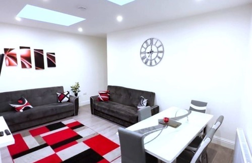 Waddon Apartment | Stunning x2 bedroom apartment * free parking and Wi-Fi