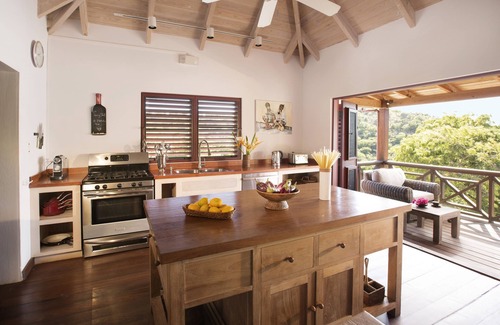 English Harbour Villa | Stunning Zandoli, sea views, 50ft pool, Pétanque, Pigeon Beach 20 secs, sleeps 8