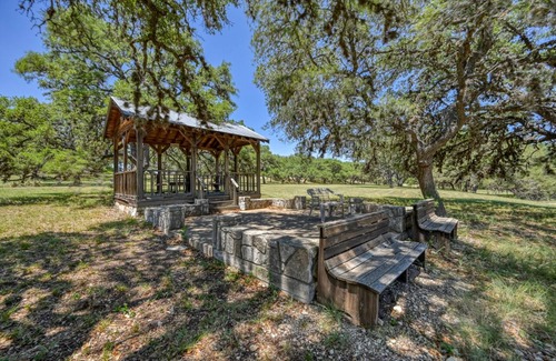 Blanco House | Stunninghome on The Blanco River