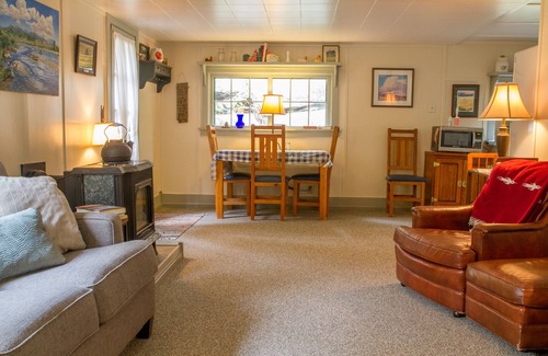 Drake Cabin | Stunningly Beautiful Cabin On The Big Thompson River in Estes Park, Co