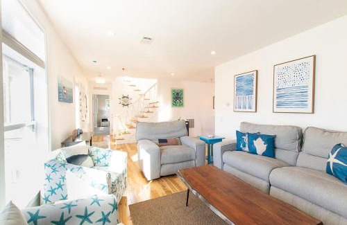 South Yarmouth House | Stunningly Decorated Home with Hot Tub