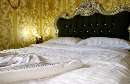 Rotherham Apartment | Stunningly Opulent Gold Apartment Near Sheffield FULL SKY TV