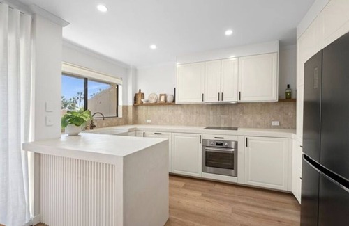 Mermaid Waters Apartment | Stunningly renovated 2 bedroom apartment with water access
