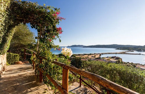 Porto Taverna Apartment | Stupenda Vista Vicino Alla Spiaggia e a 4 km. da un Campo da Golf