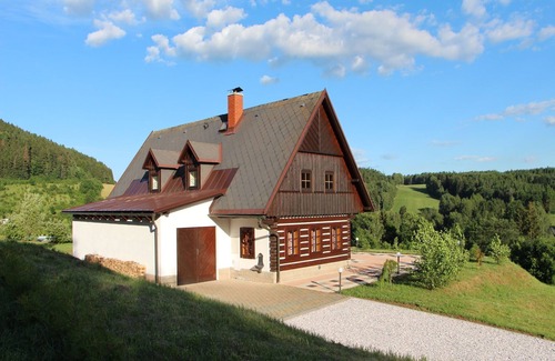 Stupna Villa | Stupná Holiday Home with Garden