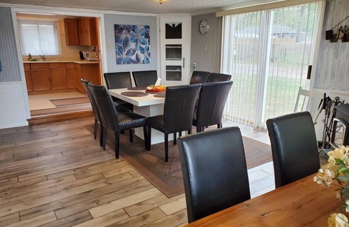 Fenelon Falls Cottage | Sturgeon Lake Waterfront Cottage in Beautiful Fenelon Falls! Near Golf Course!