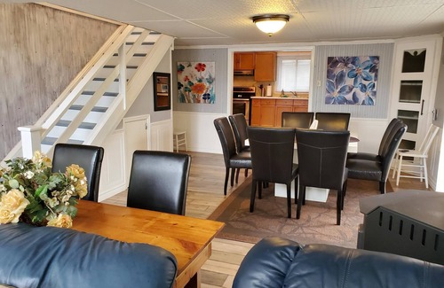 Fenelon Falls Cottage | Sturgeon Lake Waterfront Cottage in Beautiful Fenelon Falls! Near Golf Course!