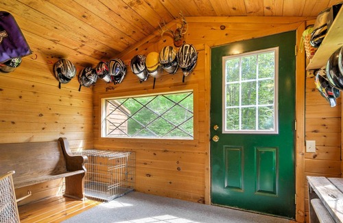 Steuben Cabin | 'Stutts Creek Retreat' - Quaint Cabin w/ Fire Pit!