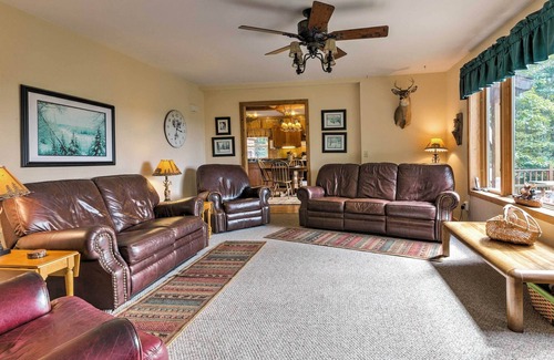 Steuben Cabin | 'Stutts Creek Retreat' - Quaint Cabin w/ Fire Pit!