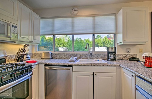 Cathedral City Resort | Style and comfort