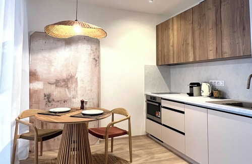 Palmovka Apartment | Style apartment, 10 min from the Center, with AC and free parking