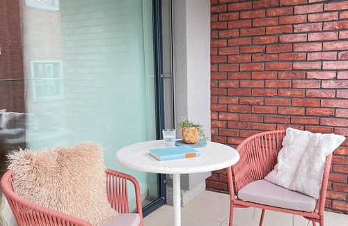 Palmovka Apartment | Style apartment, 10 min from the Center, with AC and free parking
