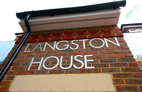 Farnham Common Apartment | Style, comfort, 2 bed