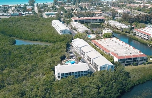 Holmes Beach Apartment | Style of the Isle within walking distance to the beach