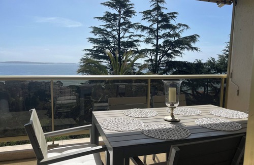 Cannes La Bocca Condo | Stylische Wohnung mit Traumblick! 5 Min vom Strand und Innenstadt Entfernt!
