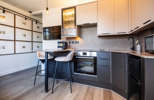 Rickmansworth Apartment | Stylish 1-Bed Apt | Free Parking | Near Heathrow & Local Station