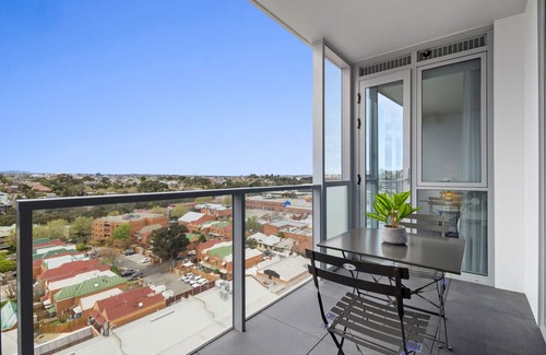Richmond North Apartment | Stylish 1-Bed Apartment with Balcony, Sauna & Gym