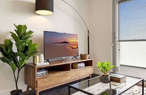 Richmond North Apartment | Stylish 1-Bed Apartment with Balcony, Sauna & Gym
