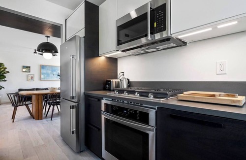 Elysian Heights Apartment | Stylish 1-Bedroom Apartment in Amazing Los Angeles with Balcony