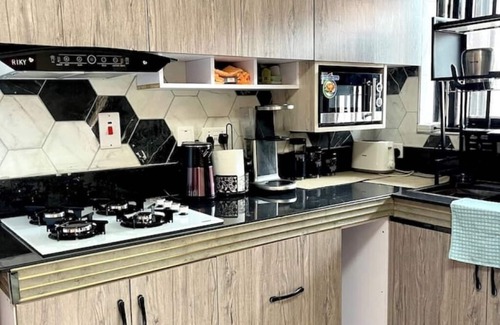 Kampala Apartment | Stylish 1 bedroom |AC WiFi & Inverter (Makerere)