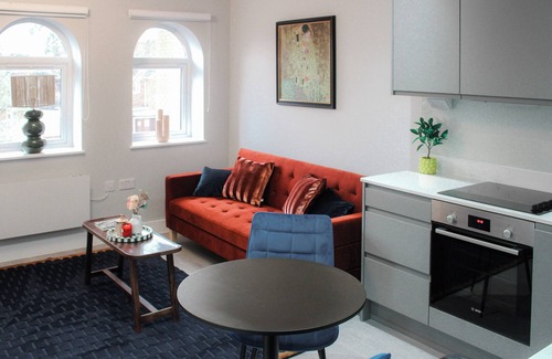 Slough Apartment | Stylish 1-Bedroom Apartment in Slough with Parking