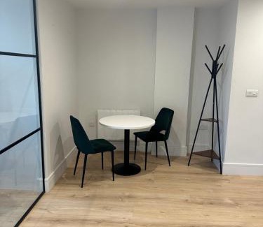 London Borough of Croydon Apartment | Stylish 1 Bedroom Apartment in Purley, Croydon