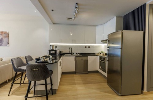 Trade Center Apartment | Stylish 1 bedroom Apt in Dubai Marina