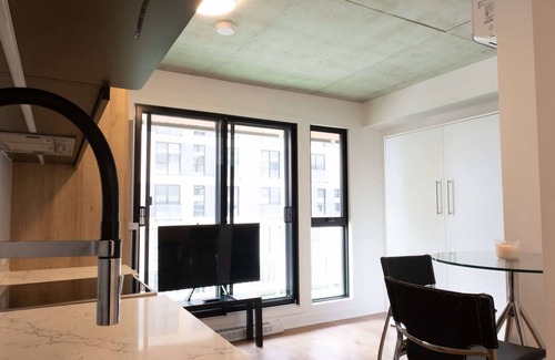 Pointe-Saint-Charles Condo | Stylish 1-bedroom condo located in vibrant Griffintown,