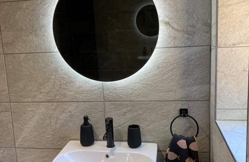 Winsham Cottage | Stylish 1 bedroom cottage on Somerset flower farm.