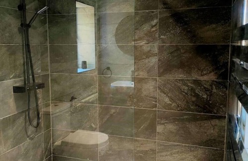 Winsham Cottage | Stylish 1 bedroom cottage on Somerset flower farm.