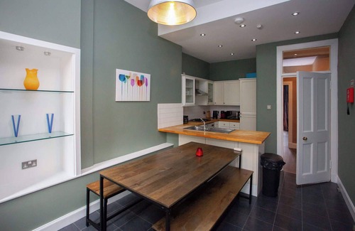 North West Apartment | Stylish 1 Bedroom Flat in Glasgow West End
